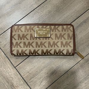 Michael kors monogram beige wallet